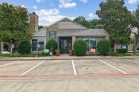 Building Photo - Chisholm Place