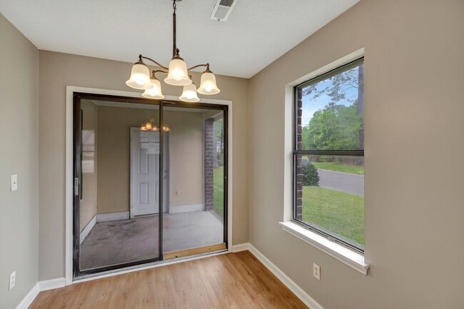 Building Photo - MOVE IN SPECIAL! Two Bedroom Pet-Friendly Unit in Gadsden Acres!