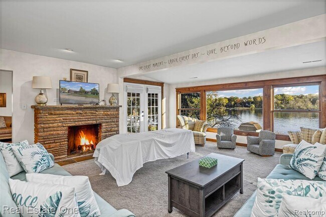 Building Photo - 2739 Lakeridge Ave