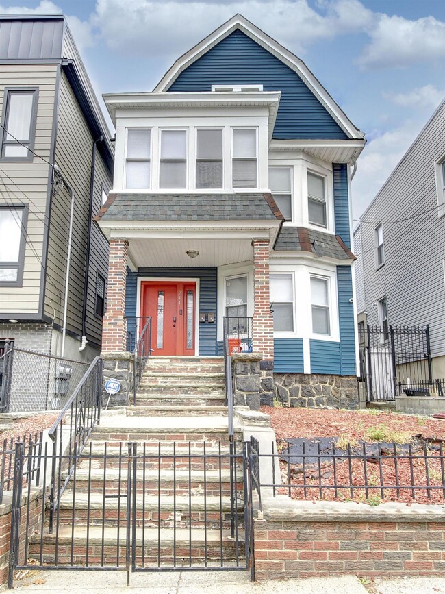 Primary Photo - 244 Clinton Ave