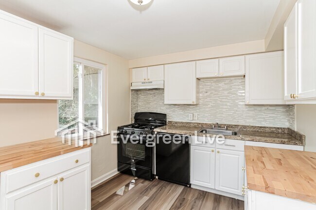 Building Photo - 6331 Stover Ave