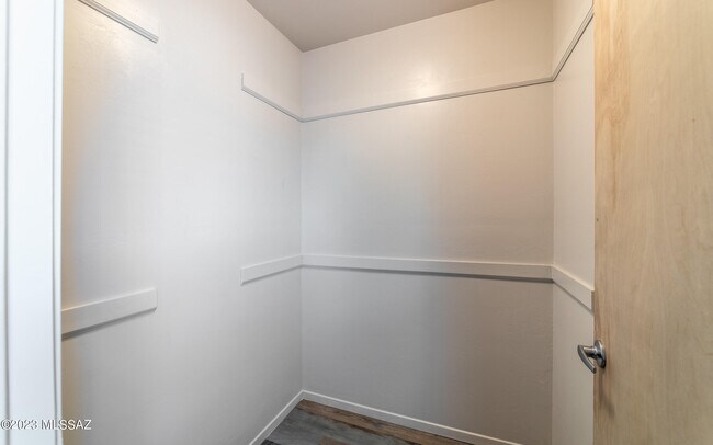 Building Photo - 3303 N Tyndall Ave