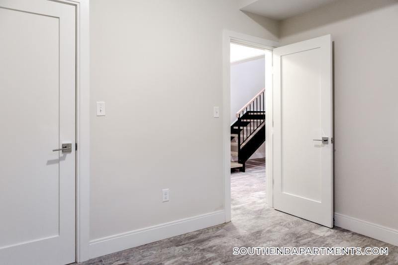 Building Photo - 11 Newcomb St