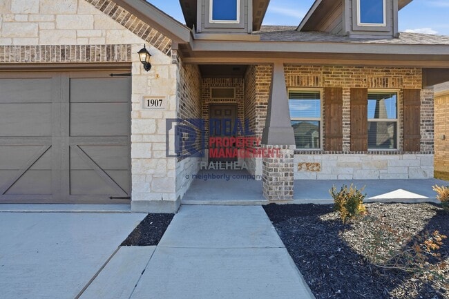 Building Photo - Inviting 3-Bedroom Home with Covered Patio