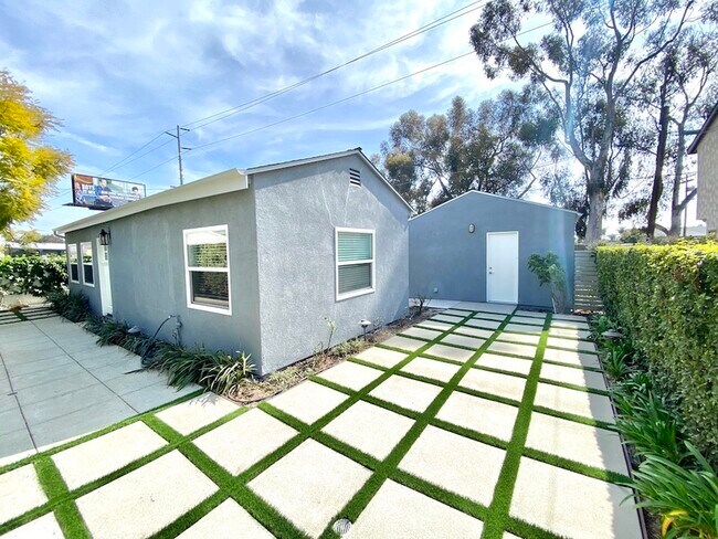 Primary Photo - 2249 Garnet Ave