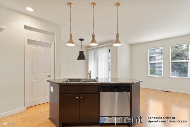 Building Photo - 3 br, 3.5 bath Townhome - 765 N 7th St, Sa...