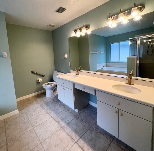 Building Photo - Gorgeous 3 bedroom, two bathroom home in 55+ Legacy of Leesburg!