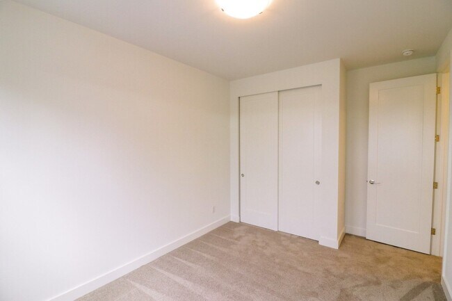 Building Photo - 4bd/3ba Newcastle House