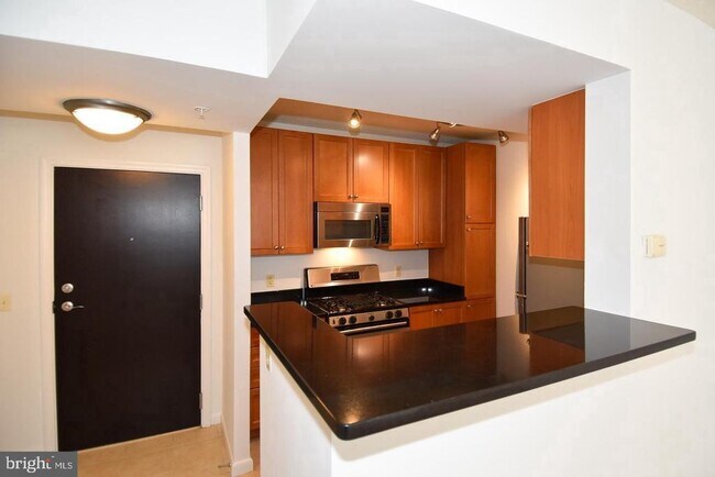 Building Photo - 851 N Glebe Rd