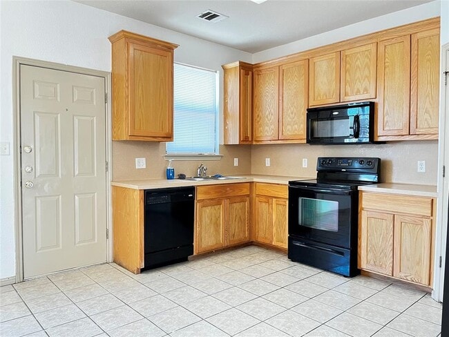 Building Photo - 8901 Parkfield Dr