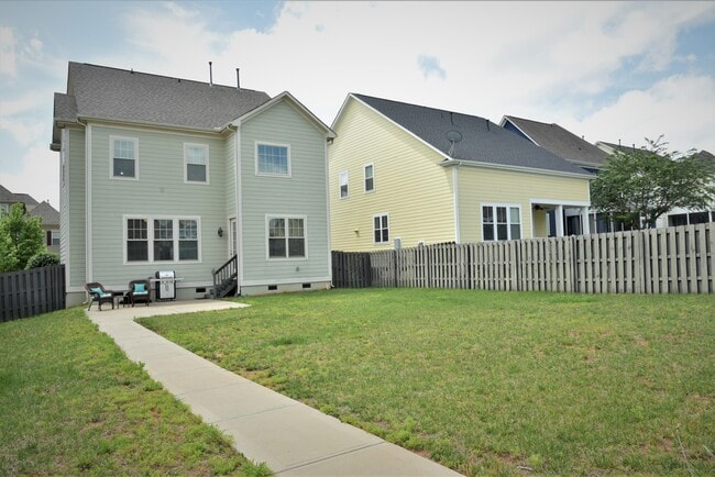 Building Photo - Beautiful, Spacious 4 bedroom 3 bath home ...