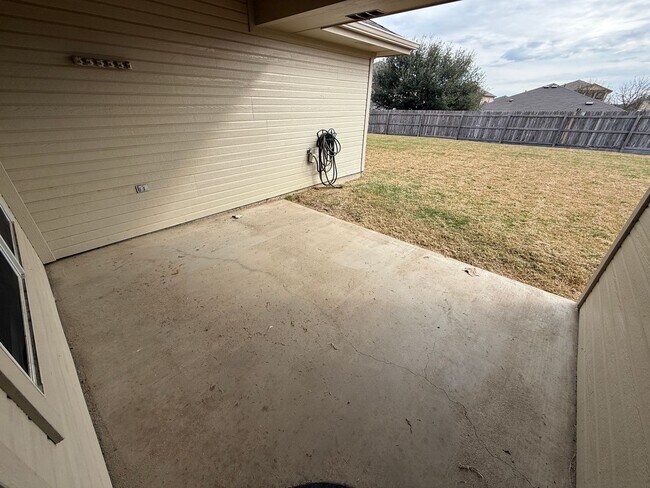 Building Photo - 408 Viola Dr