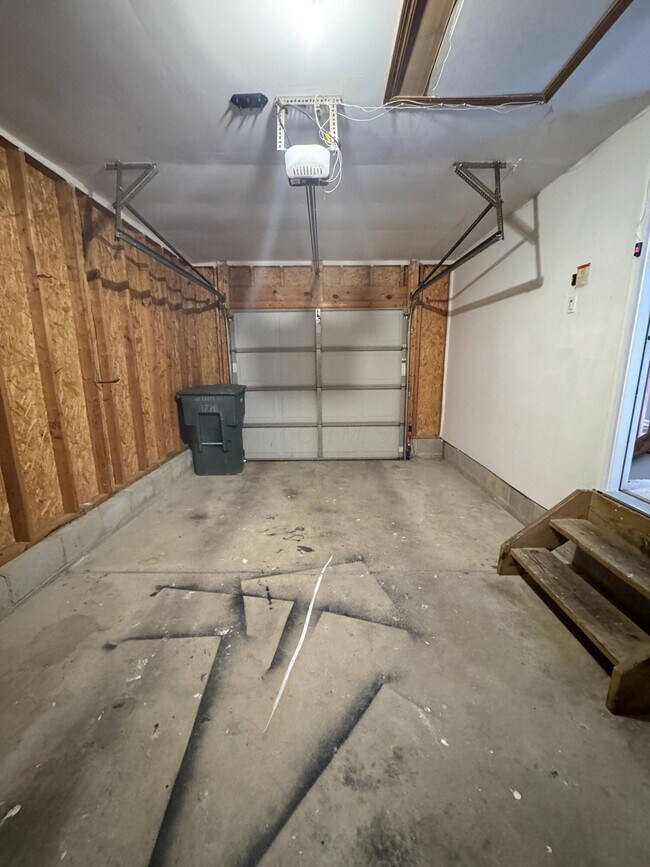 Building Photo - 1720 Messner Dr