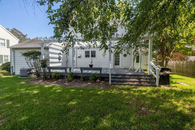 Building Photo - 3 Bedroom in Hampton Available Now!!