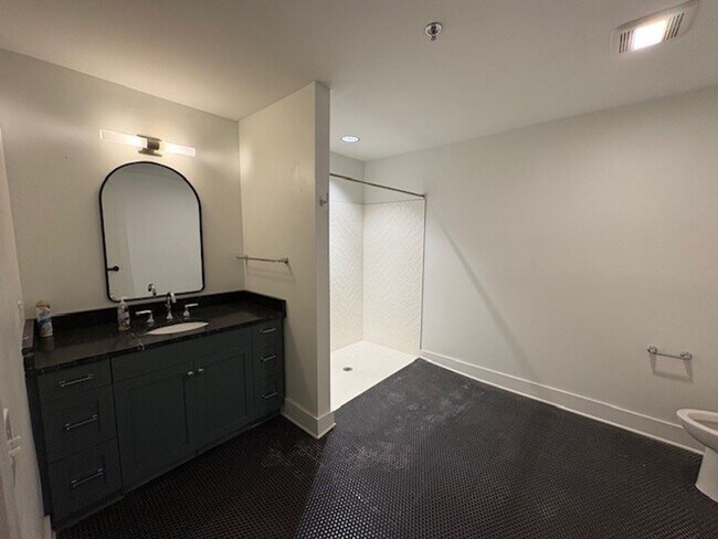 Building Photo - 576 Mulberry St