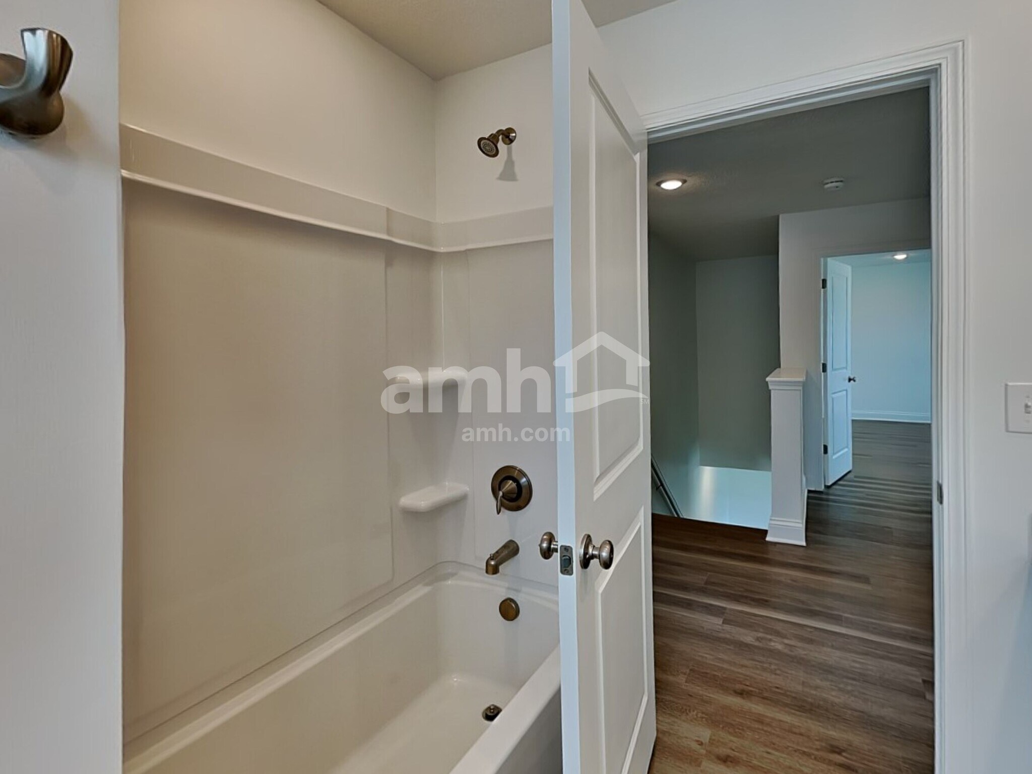 Building Photo - 1112 Heritage Blvd