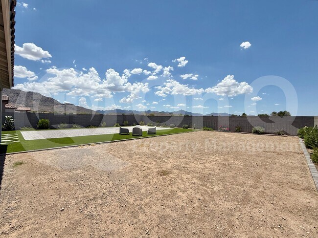 Building Photo - 9320 S 30th Ln