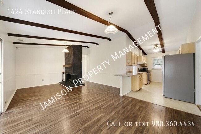 Building Photo - 1424 Standish Pl