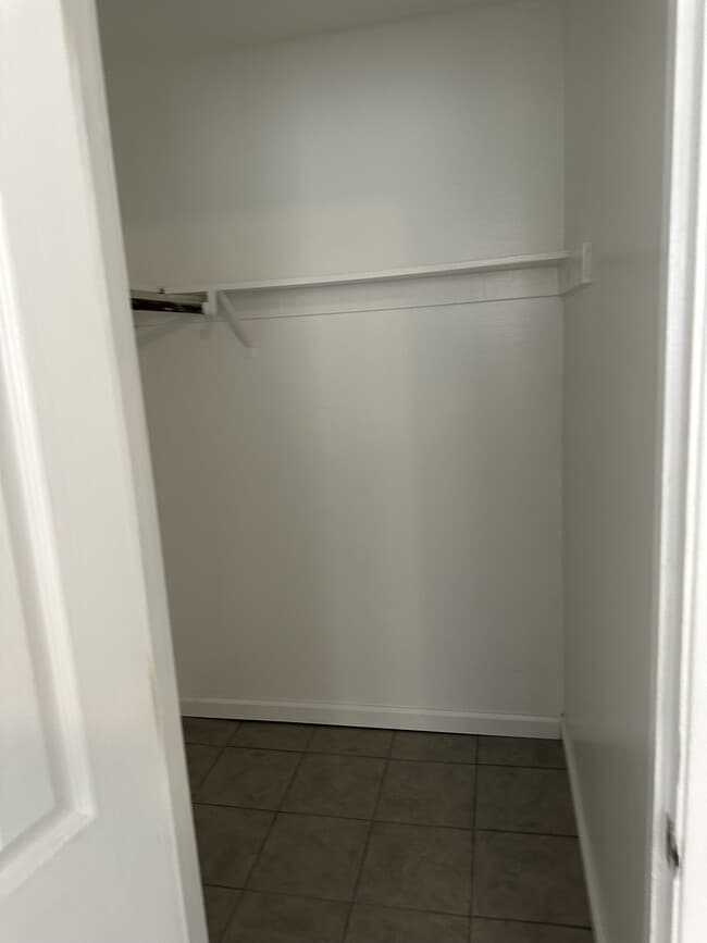 Building Photo - 182 E Market St