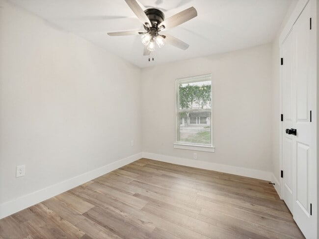 Building Photo - Welcome to Your Ideal Home: 3-Bedroom, 2-Bath Gem Near UNT and Downtown!