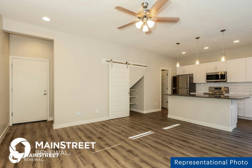 Building Photo - 1119 S Stapley Dr