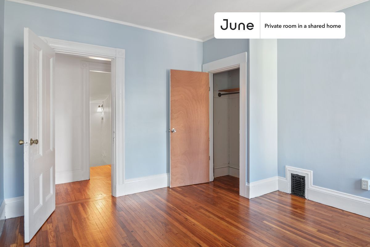 Building Photo - Room in Shared 6 bed/1.5 bath home
