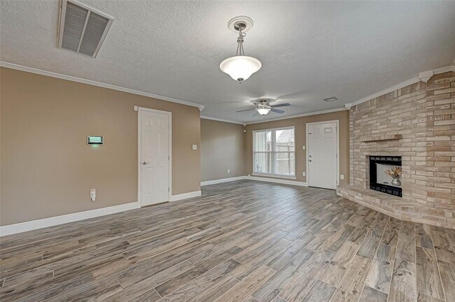 Building Photo - 502 Birdsong Dr