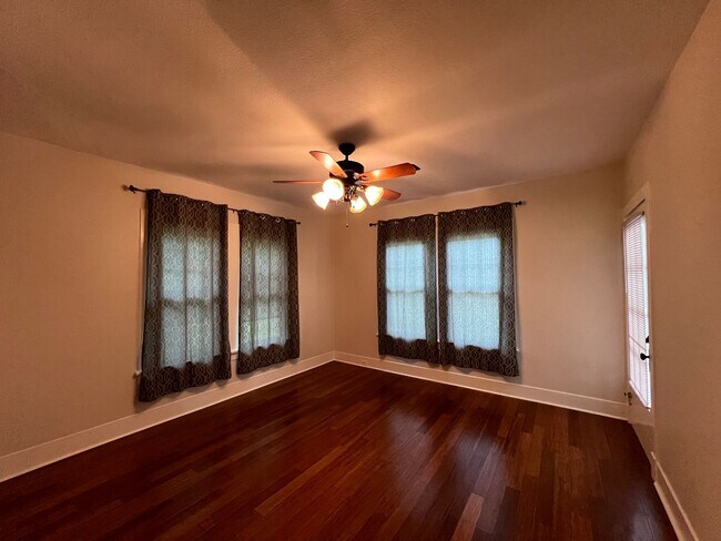Building Photo - Heart of Denham Springs!