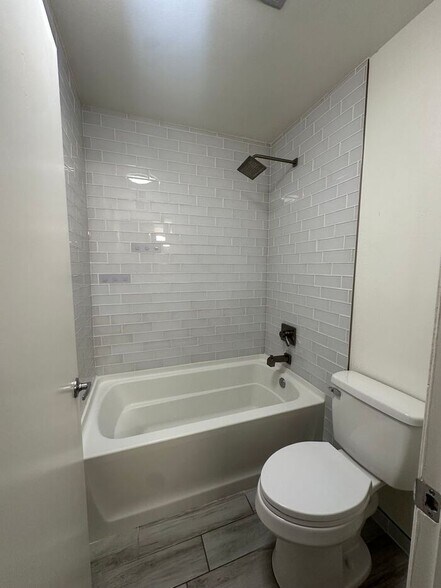 Building Photo - 5525 E Thomas Rd