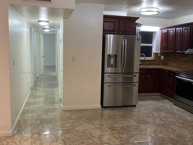 Building Photo - 820 NW 87th Ave