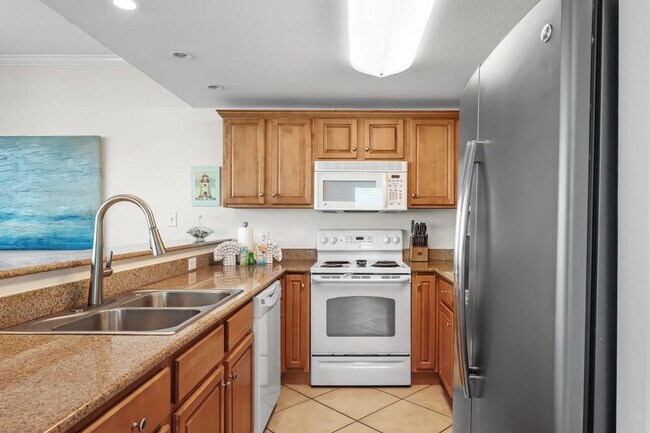 Building Photo - 1524 W Beach Blvd