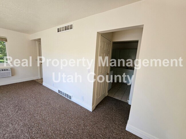Building Photo - 179 S 800 W St