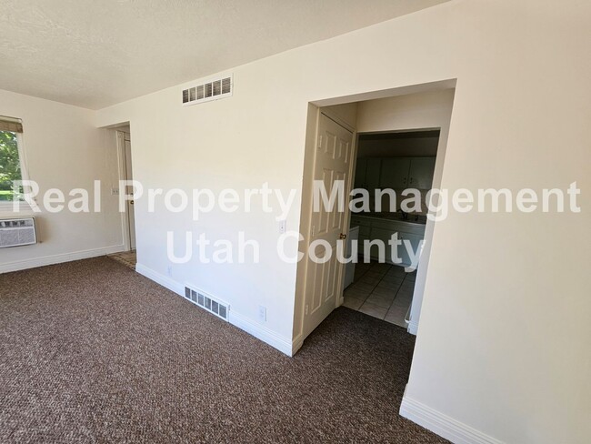 Building Photo - Orem 4-Plex