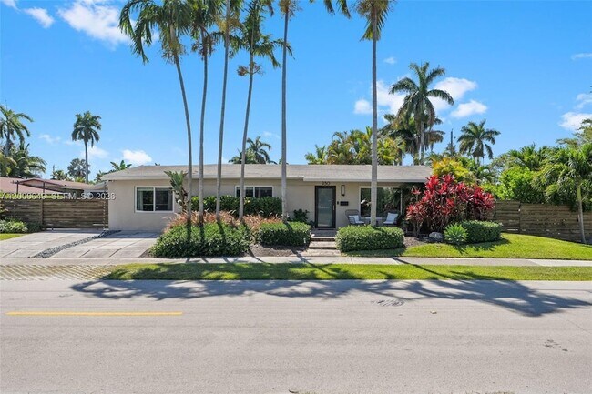 Building Photo - 930 N 11th Ct