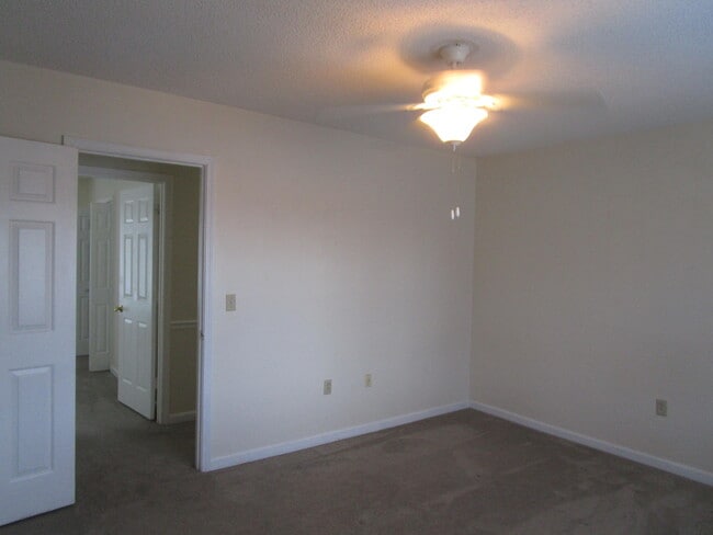 Building Photo - 40 Travis Ct