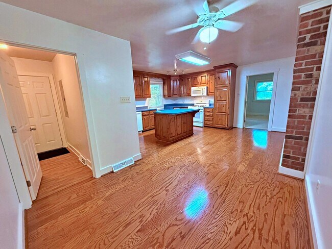 Building Photo - 8800 Sedbergh Dr