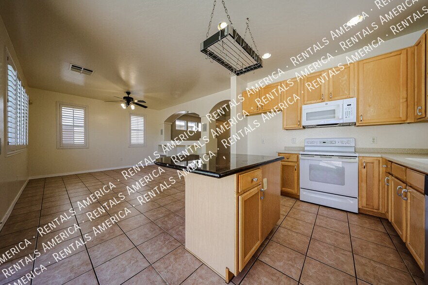 Building Photo - 528 W Mountain Sage Dr