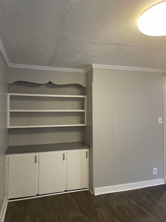 Building Photo - 2 Bedroom House ready for you to call HOME  