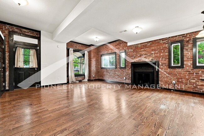 Building Photo - 3503 Franklin St