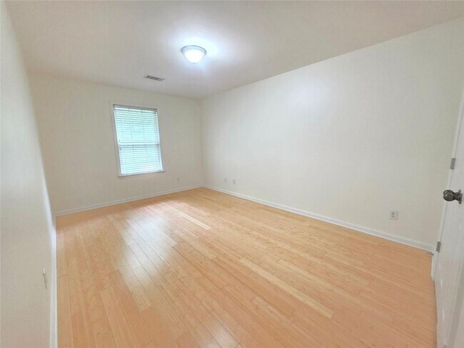 Building Photo - 1685 Southgate Mill Dr