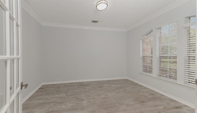 Building Photo - 83 E French Oaks Cir