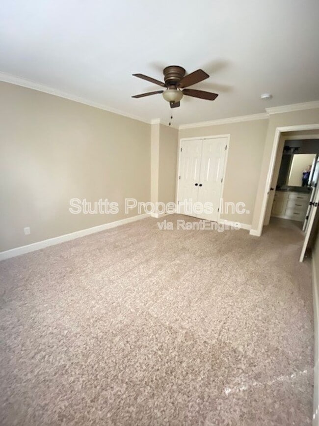 Building Photo - 206 Hillsboro Cir