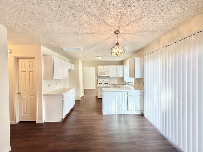 Building Photo - 17210 Colony Creek Dr