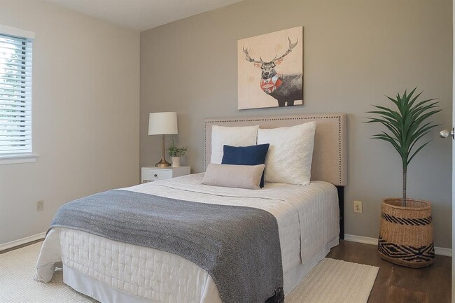 Building Photo - 1411 Click Cove