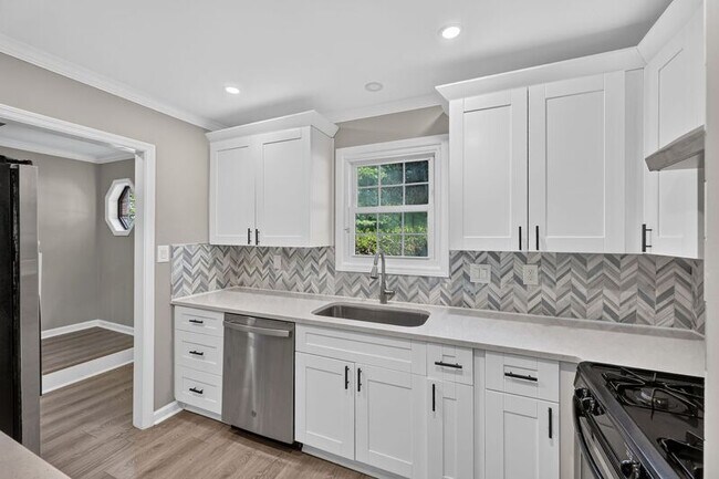Building Photo - 138 Springstead Ct SW
