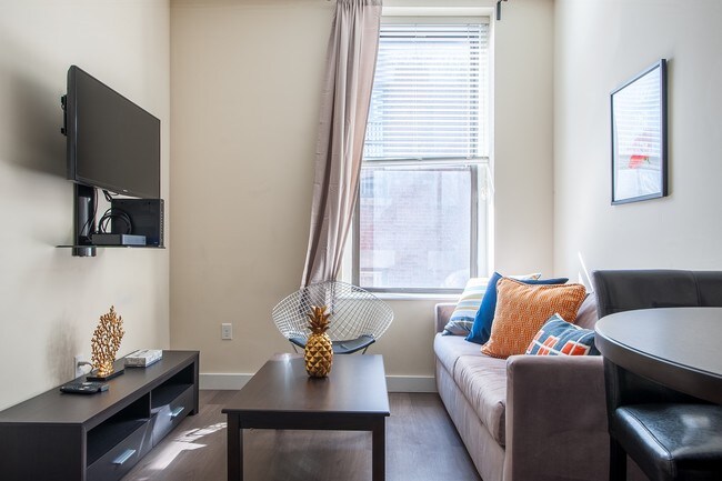 Interior Photo - FiDi at Midtown