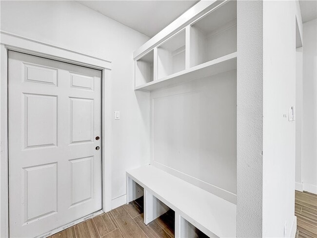 Building Photo - 6222 Sadie St