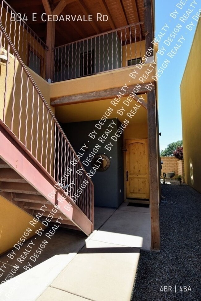 Building Photo - 334 E Cedarvale Rd