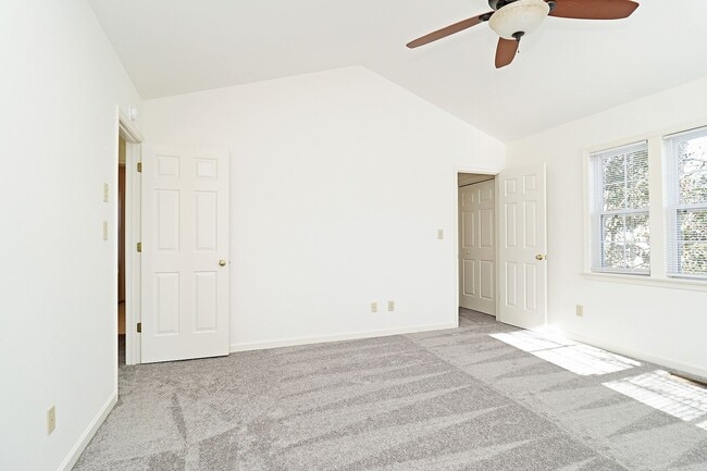 Building Photo - Pet-Friendly Raintree Home Near Rt 29