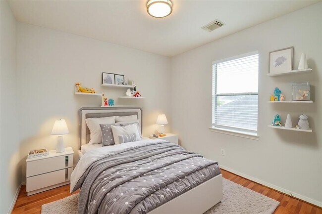 Building Photo - 3911 Fallsbrook Ct